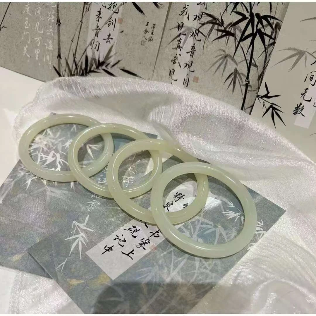 盛世典藏甄选湖水绿美人条手镯-拍一发一