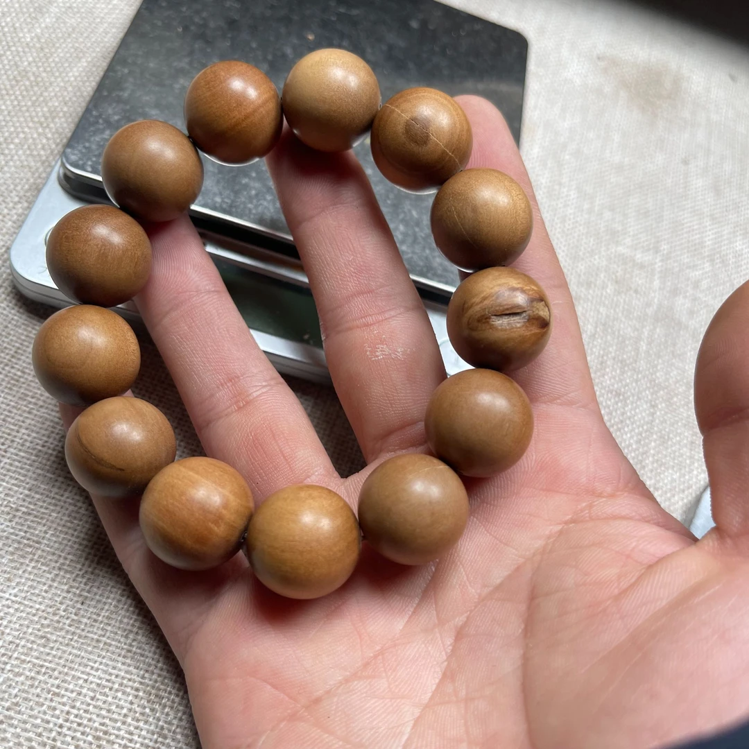 印度迈索尔老山檀香18黑肉瑕疵手串，多样性发其一