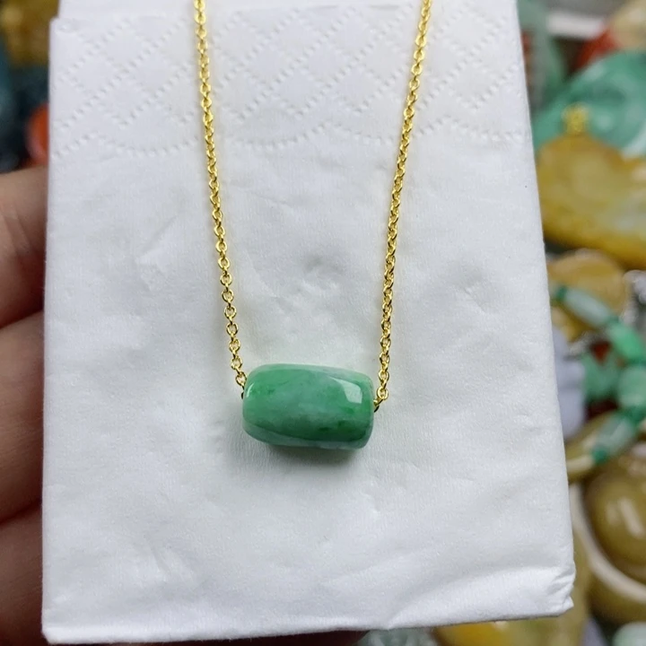 翡翠吊坠(赠链)未镶嵌