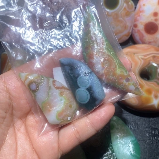 石英质玉珠宝半成品未镶嵌丑****?