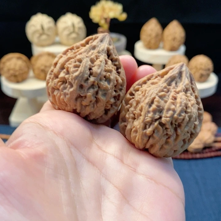 吊坠桃核坐佛核桃38