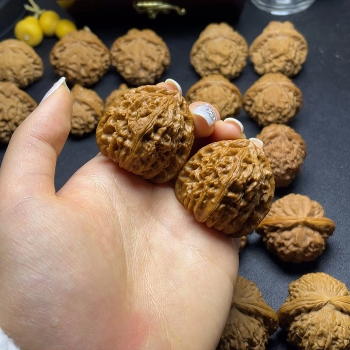 吊坠文玩核桃39三角白