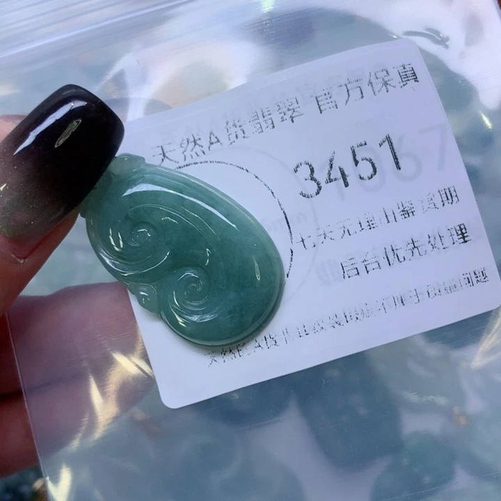 翡翠足银镀金镶嵌颈饰翡翠