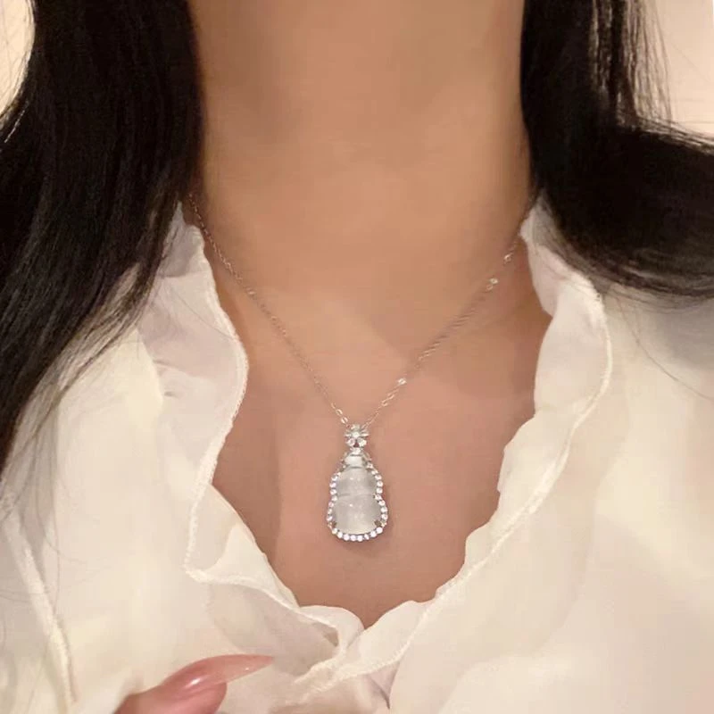 铜合金项链 铜合金项链 玉葫芦镶钻高品质气质轻奢精致吊坠项链