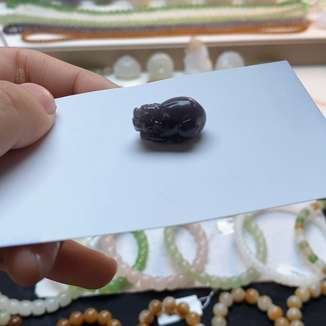 和田玉颈饰未镶嵌烟紫貔貅