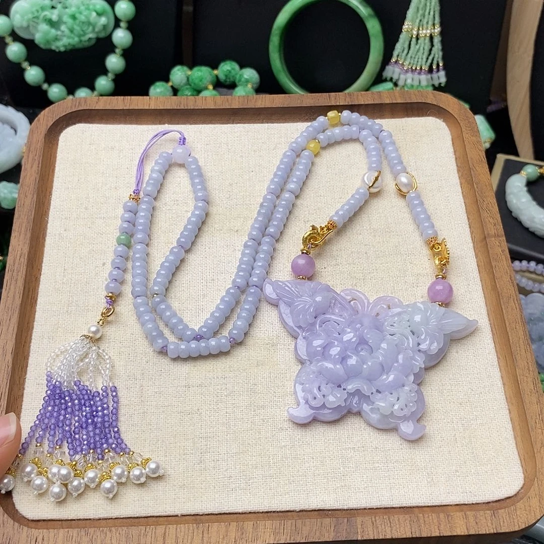 翡翠未镶嵌颈饰紫罗兰蝴蝶