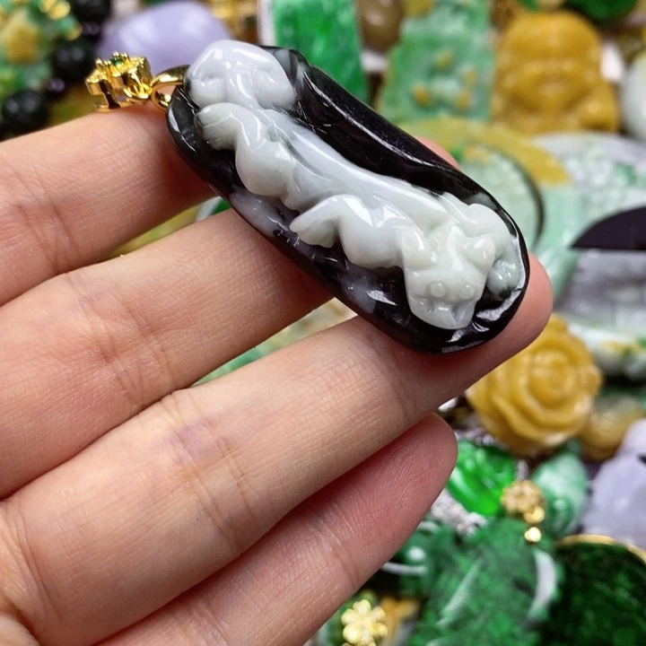 翡翠未镶嵌吊坠(赠链)