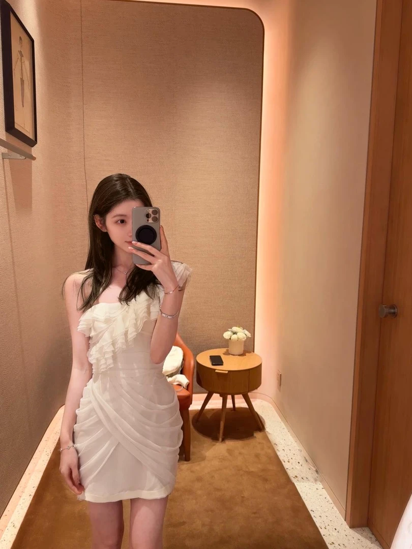 纯欲风性感斜肩荷叶边网红氛围感露肩2025新款夏季连衣裙女