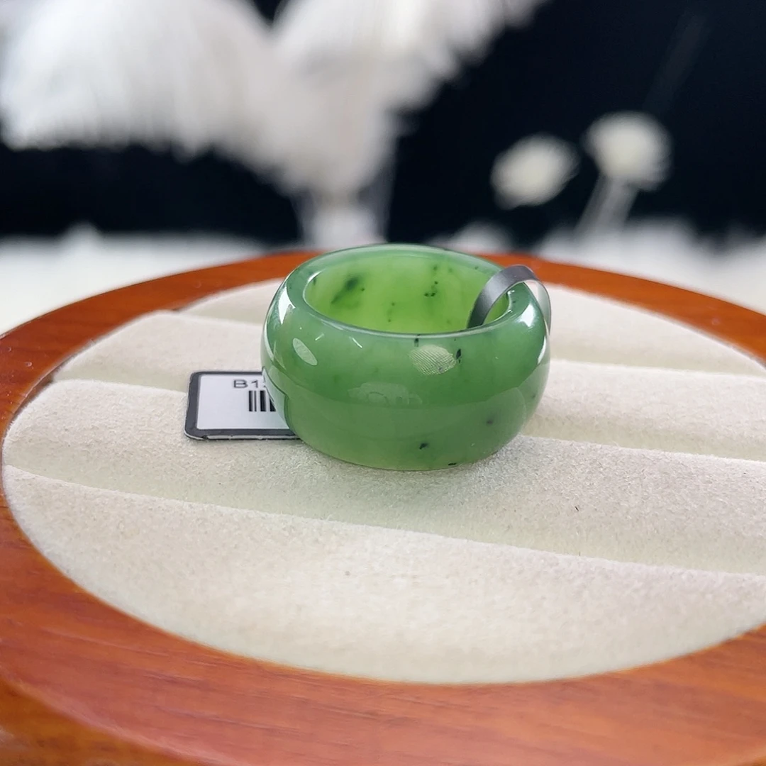 和田玉未镶嵌戒指l87。碧玉轮胎。17.4。不退换