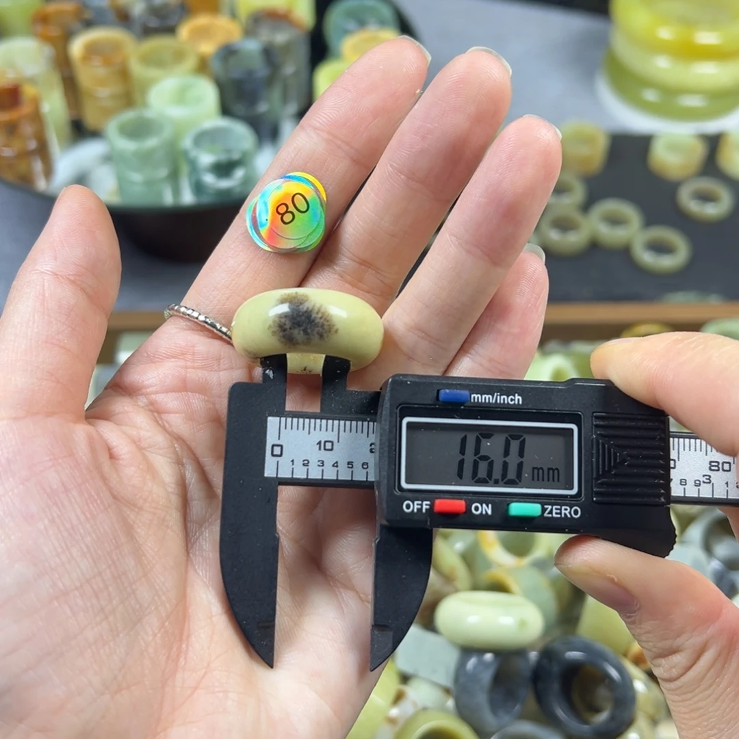 蛇纹石玉未镶嵌戒指