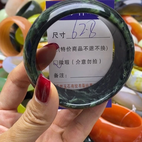 蛇纹石玉手镯未镶嵌