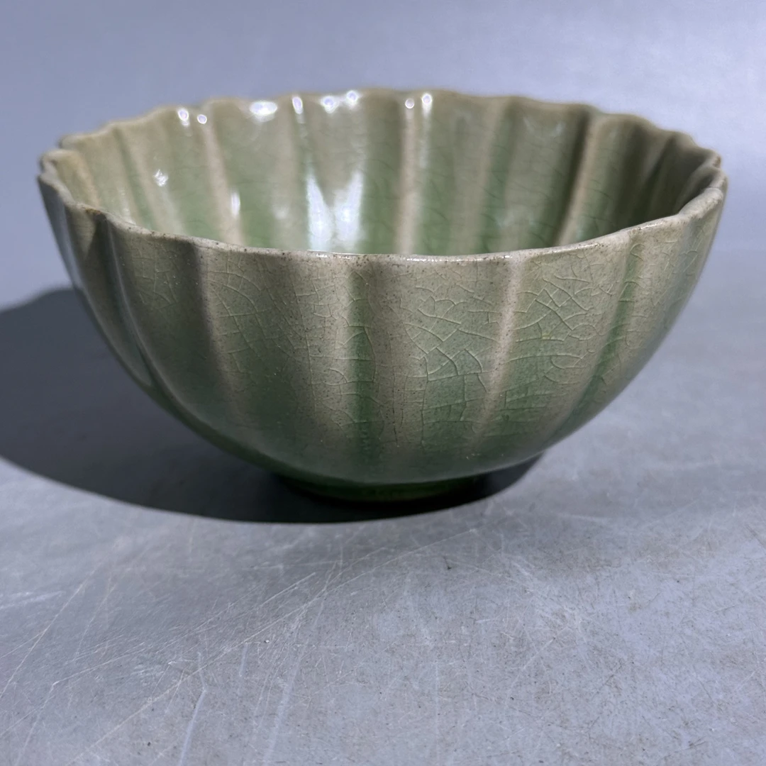 青瓷小碗，口直径9.6cm，高4.8cm，老瓷器，旧藏，喜欢的来茶杯冰裂纹