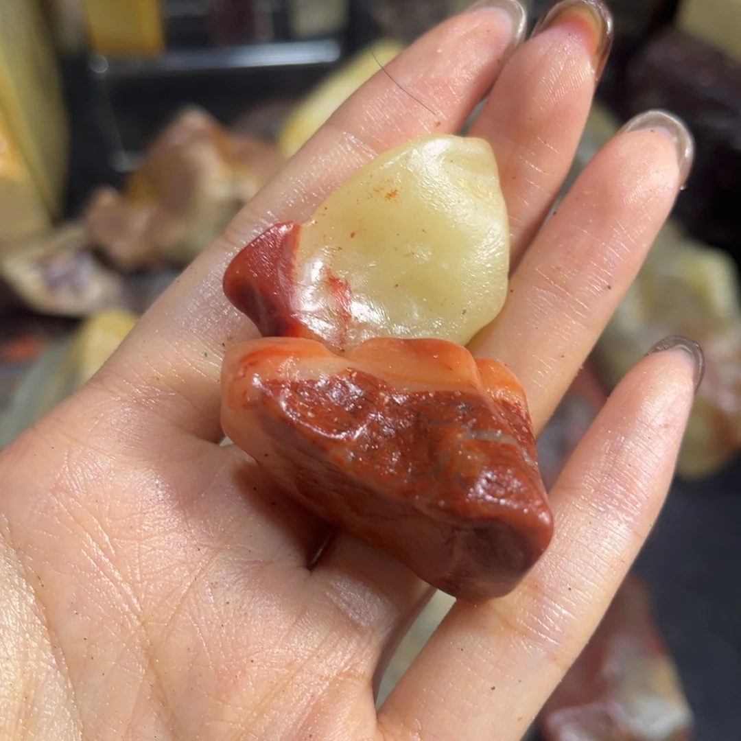 流***雨大叶紫檀（黑酸枝木类）寿山石