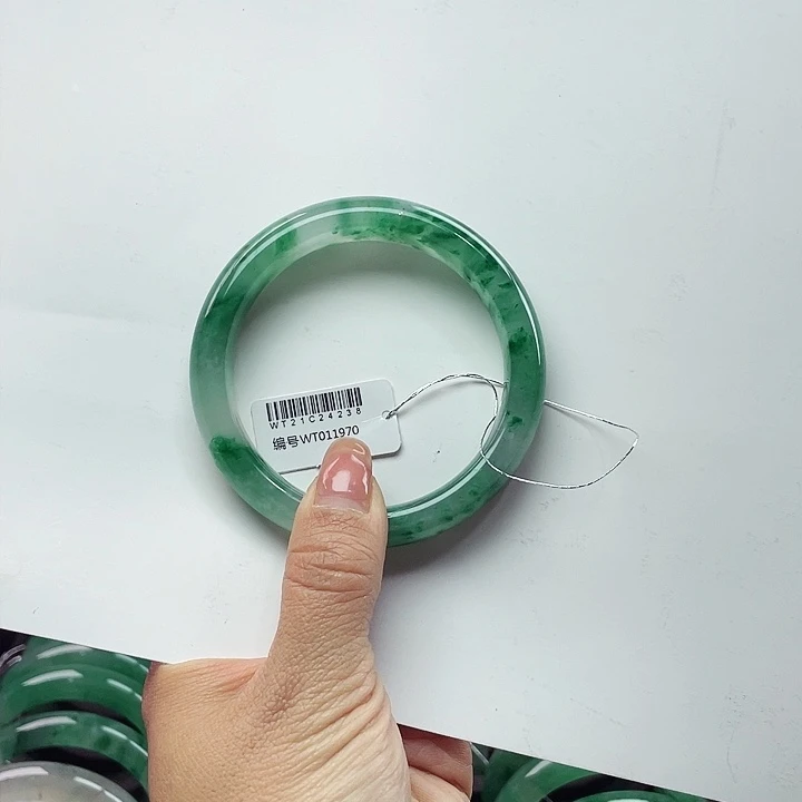 石英质玉未镶嵌颈饰