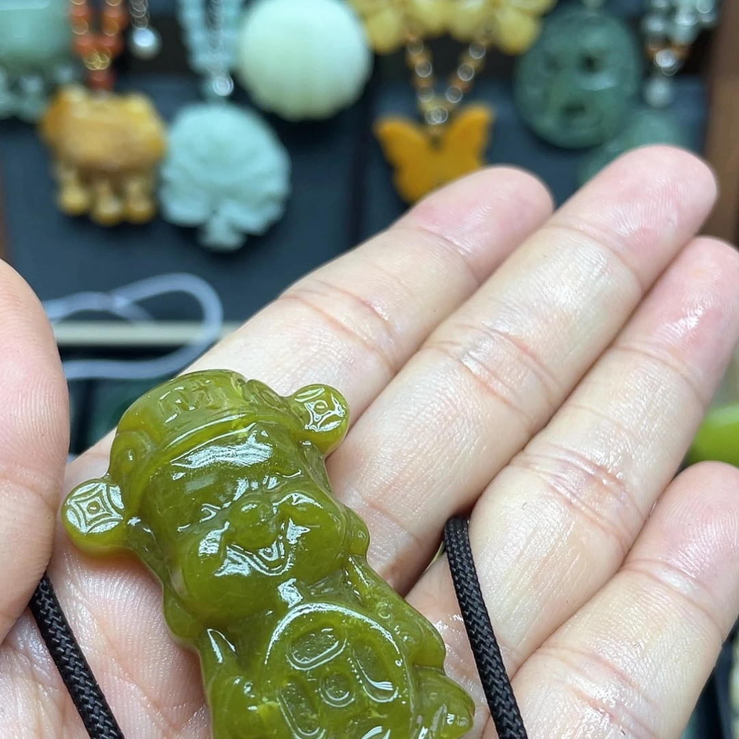 未镶嵌蛇纹石玉颈饰