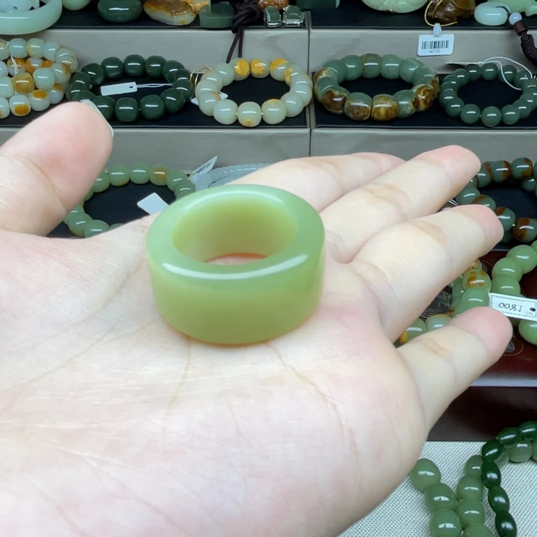 红***伟和田玉（糖玉）未镶嵌手链