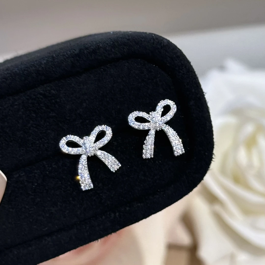 合金合成锆石耳饰 杨杨babytime精致百搭！甜美微镶满钻蝴蝶结耳钉