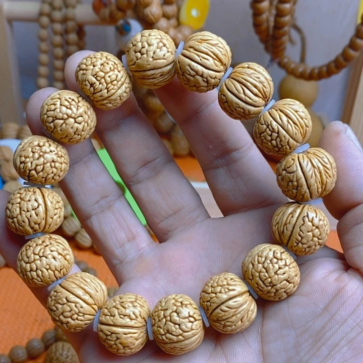 行****提木质类桃核手串