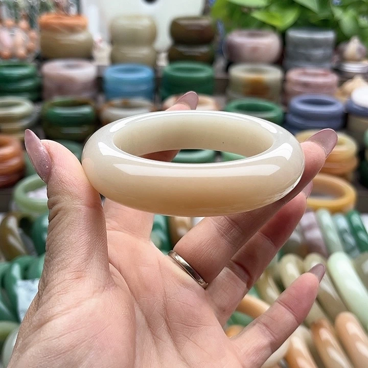 石英质玉手镯未镶嵌