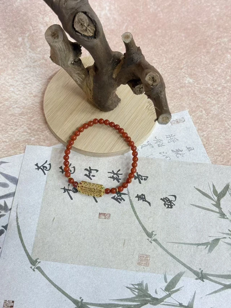 5376 百搭设计大气款南红手链