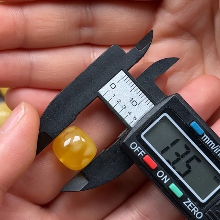 探***幽未镶嵌颈饰琥珀俄料鸡油黄妖花精工老型