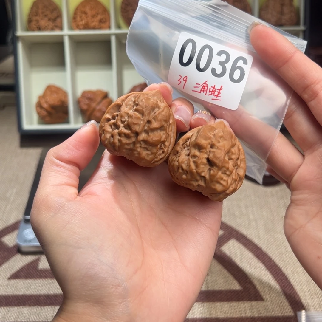 39三角蛙文玩核桃