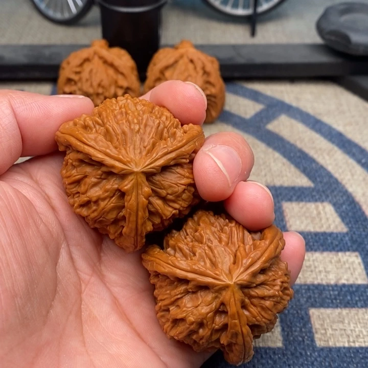 吊坠文玩核桃?**n三棱