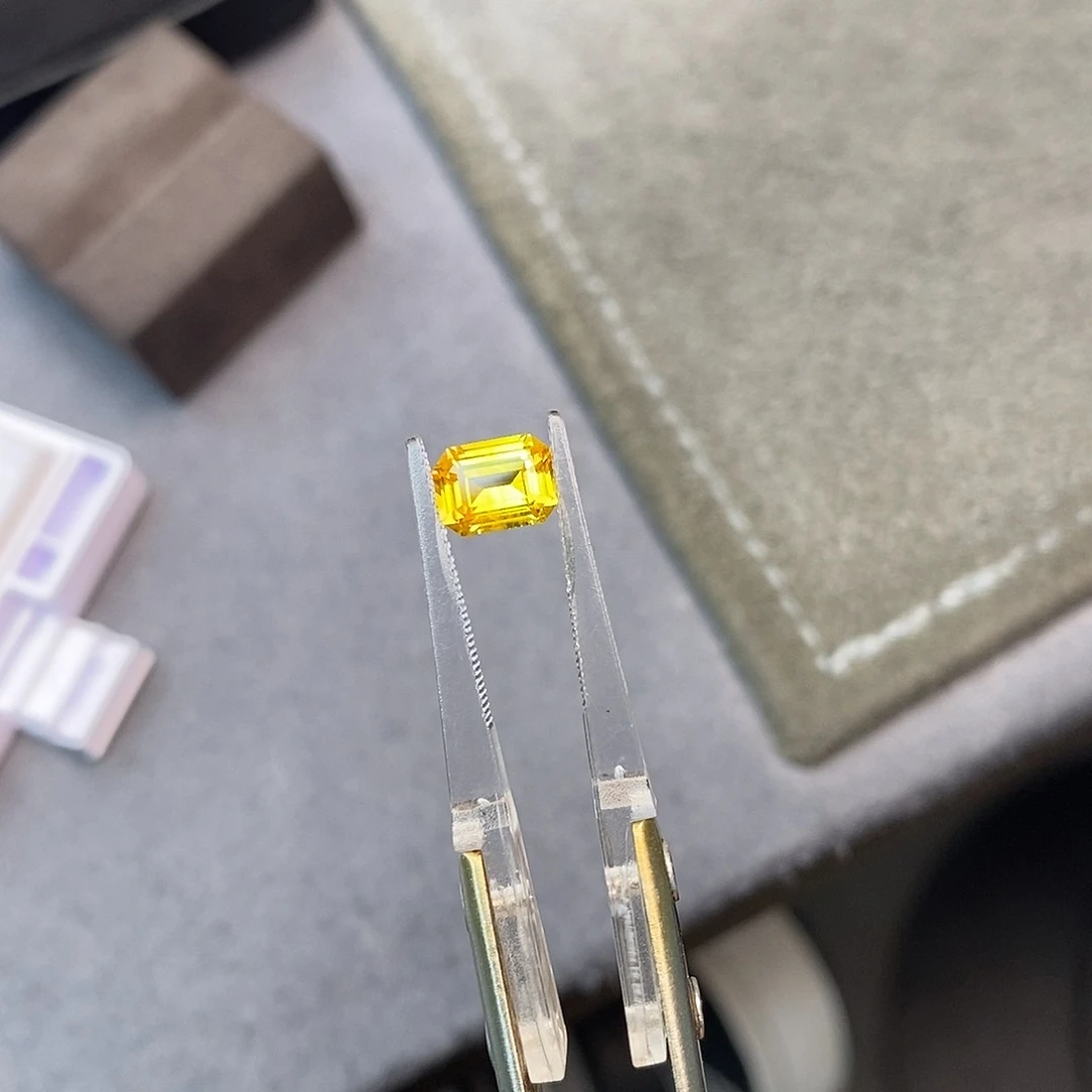 彩色蓝宝石裸石1.6ct 金丝雀