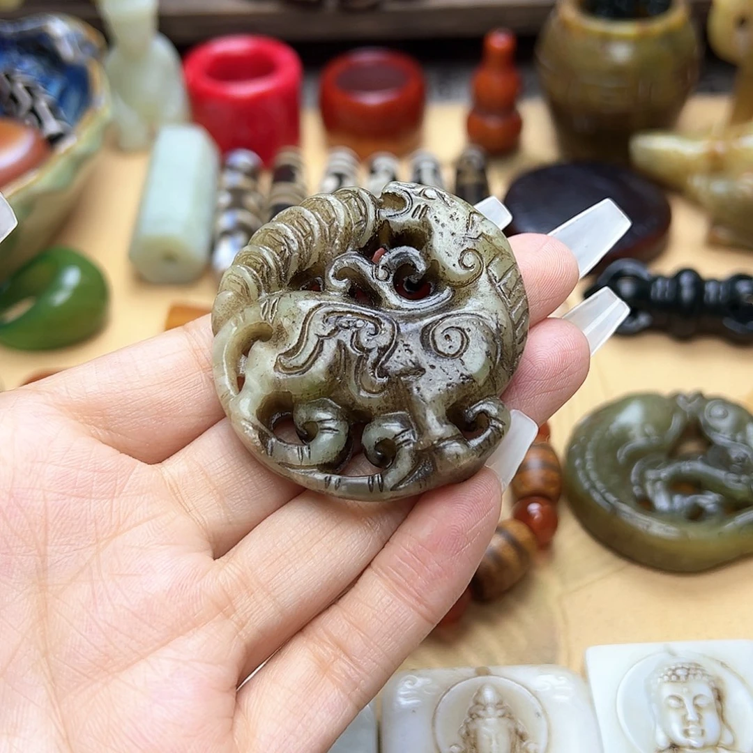 蛇纹石玉未镶嵌颈饰