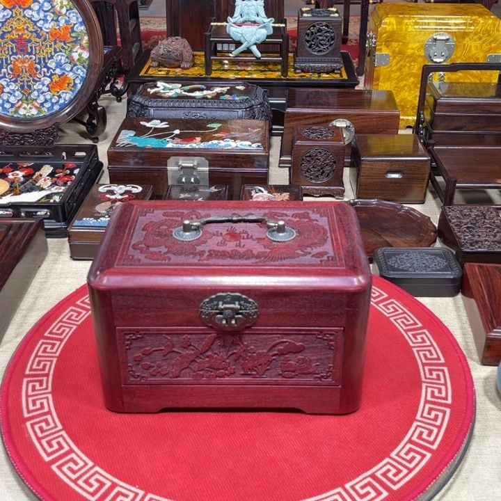 红酸枝木类成套家具