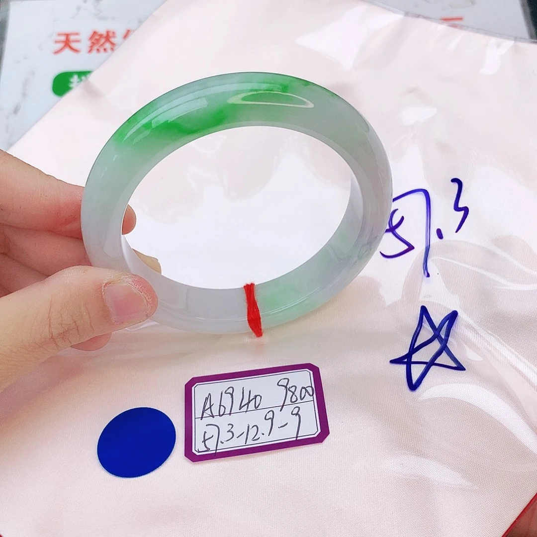 翡翠手镯未镶嵌我