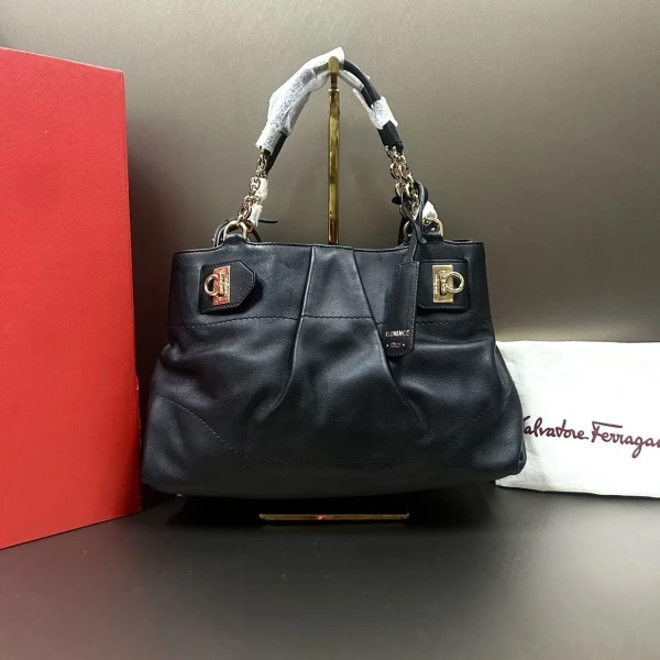 95新/菲拉格慕/包包/市场价18000/250619CZ0017