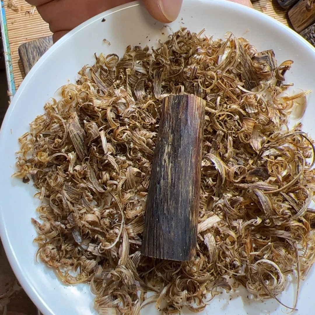 沉香沉香碎屑乌身素牌5.7克