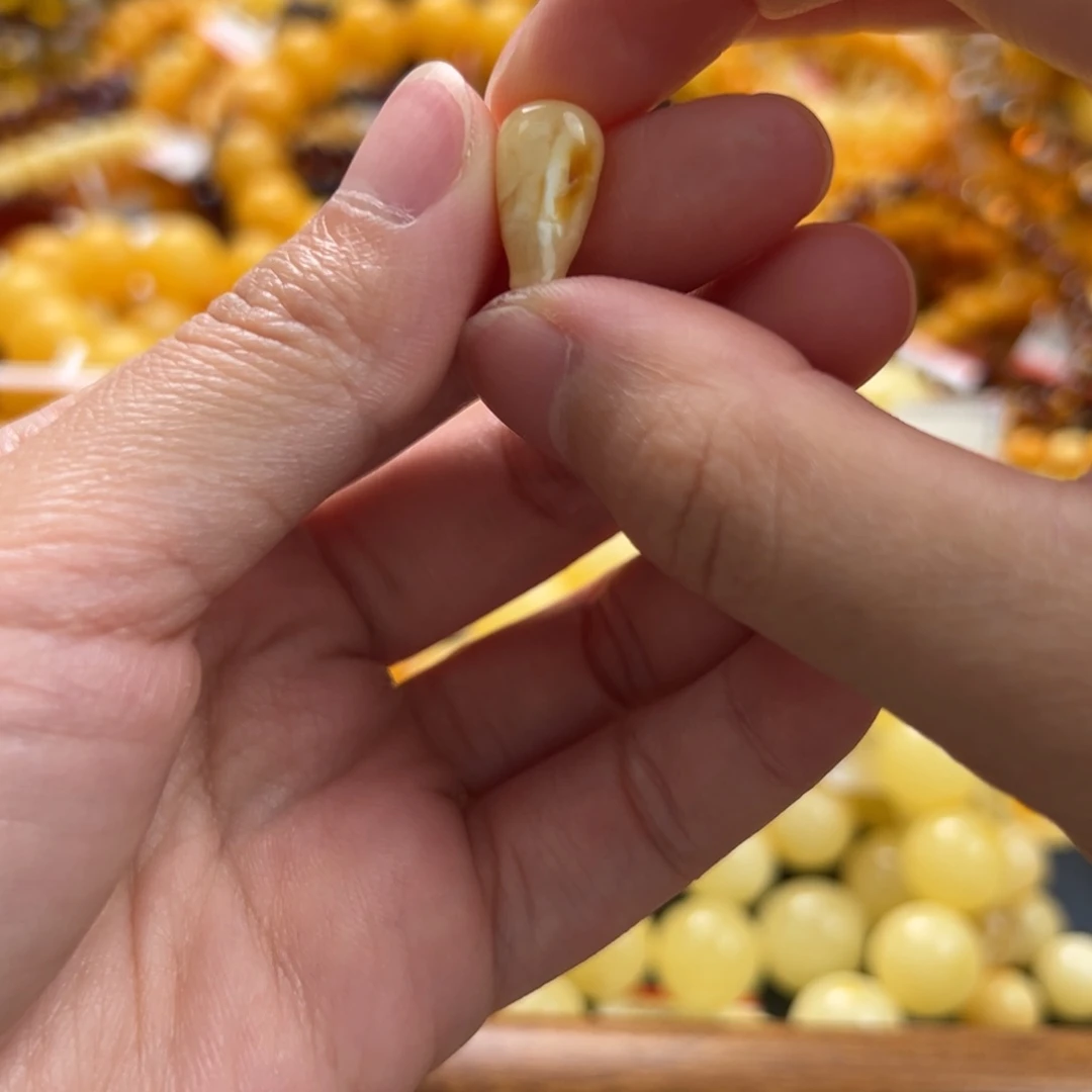 未镶嵌琥珀珠宝奇石