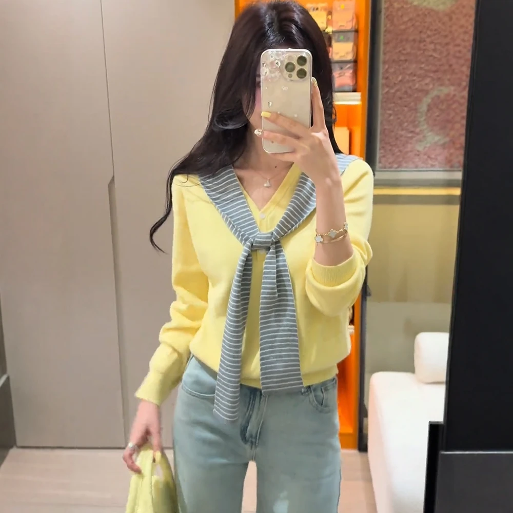 韩系穿搭慵懒风减龄v领披肩针织衫女春季新款叠穿百搭打底衫上衣
