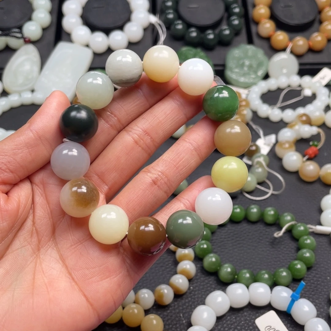 刘***戈和田玉未镶嵌手链