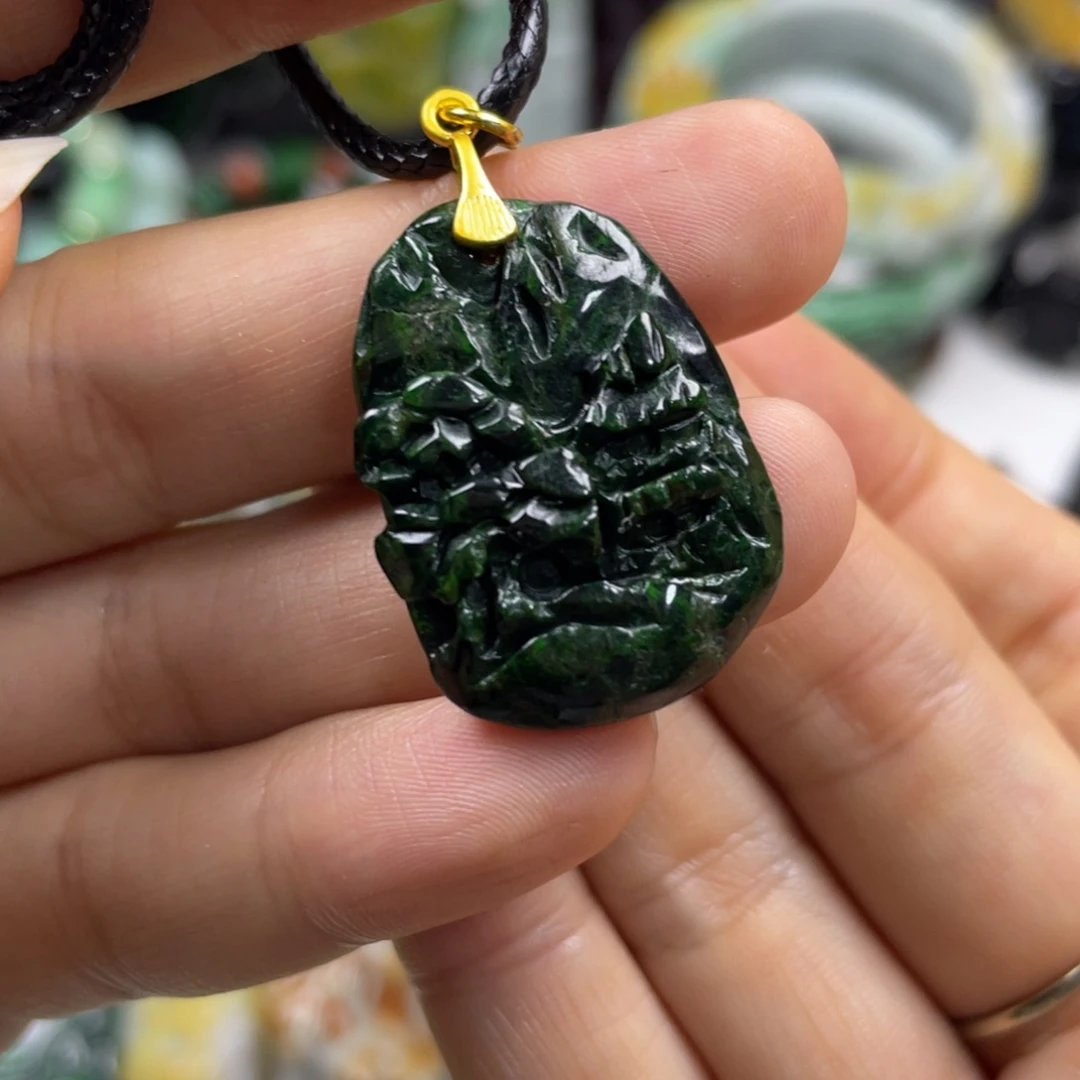 翡翠未镶嵌颈饰牌子