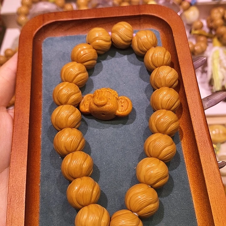 郁***鱼手串猴头核桃卷卷酥手串小熊白跑