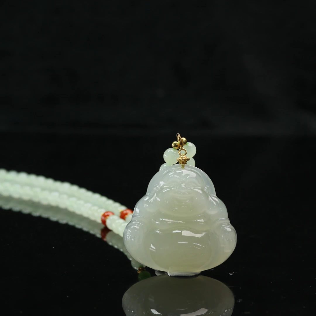 20和田玉湖水绿佛公挂件/500839保利厦门拍卖