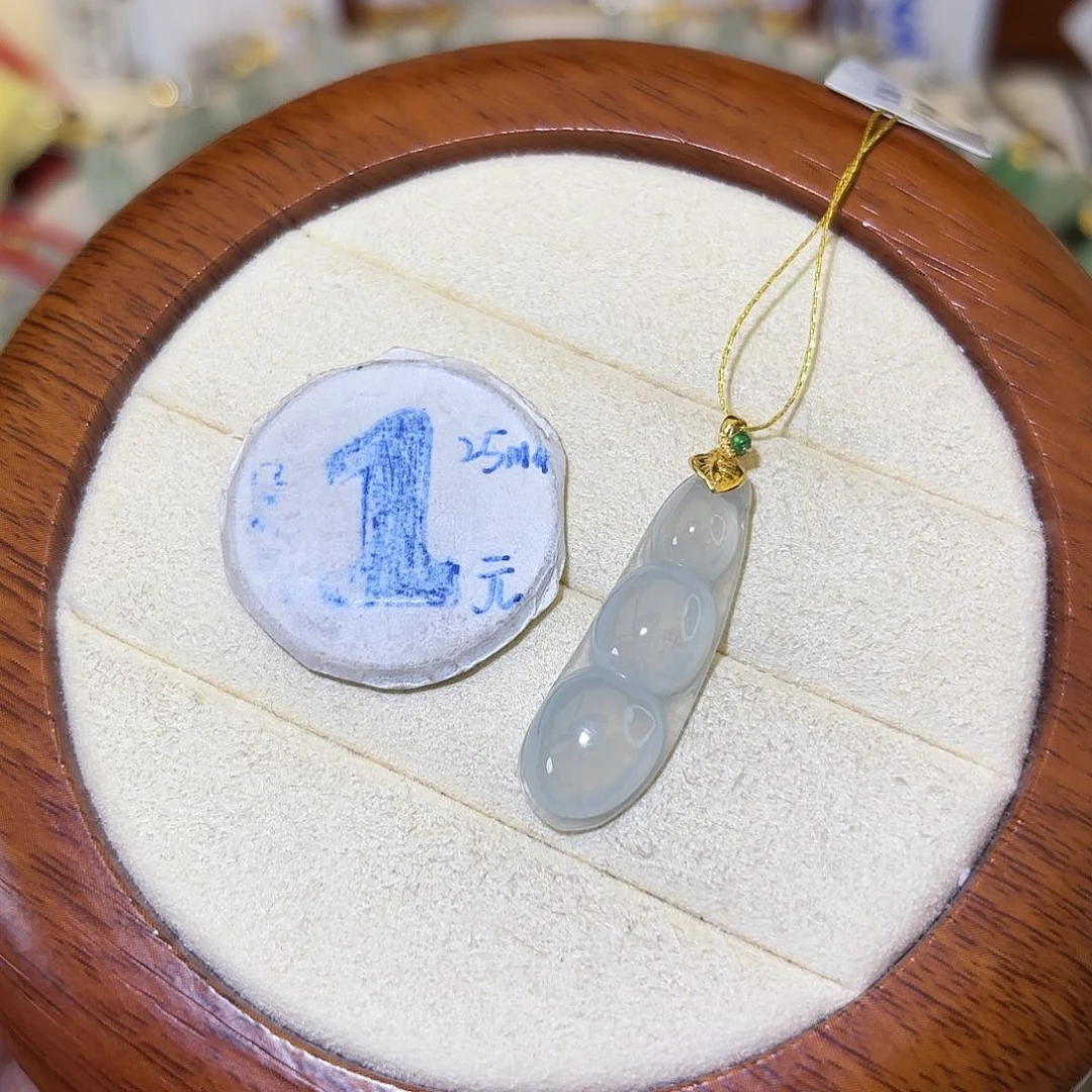 翡翠18K金镶嵌颈饰豆子