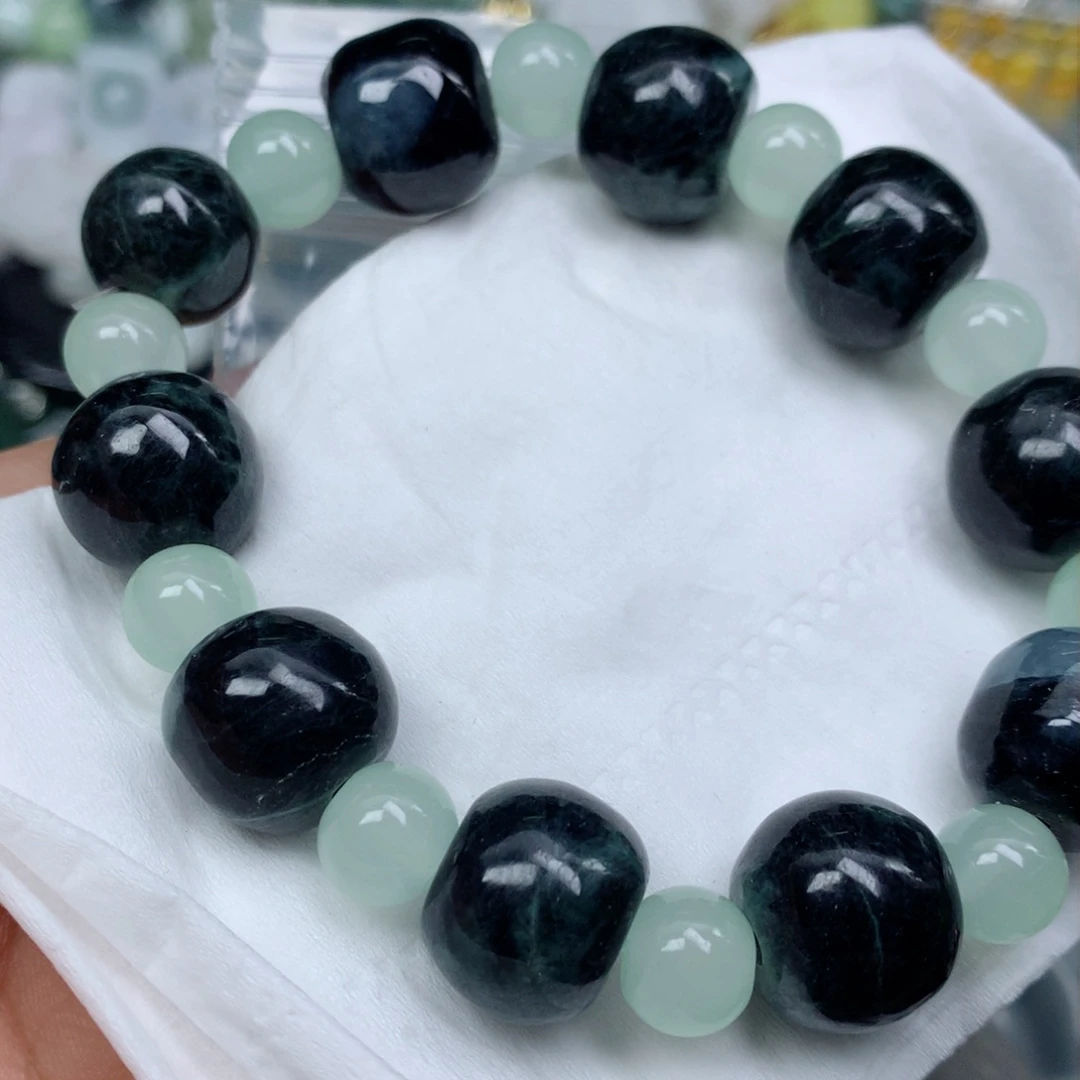 翡翠颈饰未镶嵌吊坠