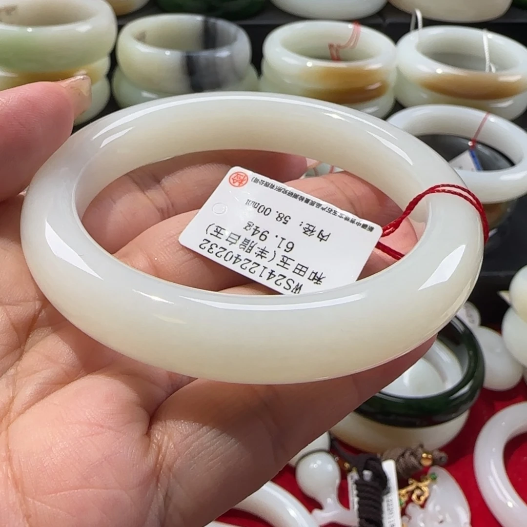 和田玉手镯未镶嵌