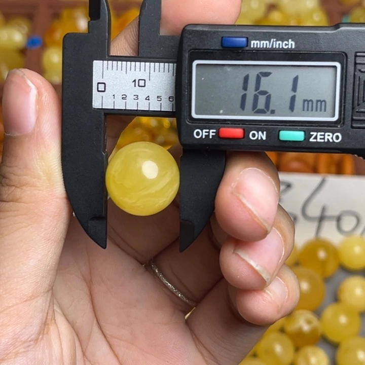 蜜蜡未镶嵌珠宝奇石鸡油黄满蜡妖花 微瑕