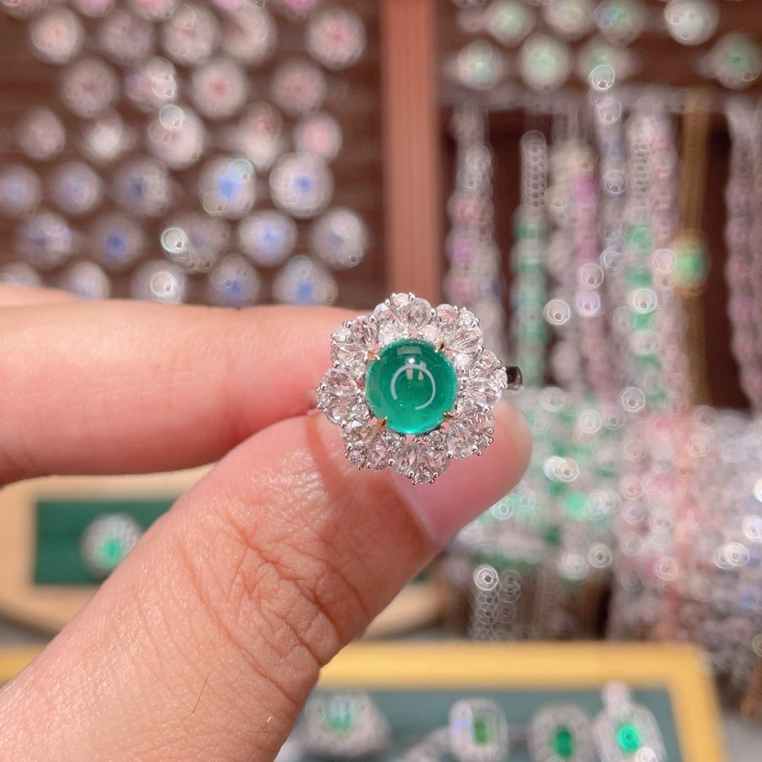 18K金镶嵌戒指祖母绿1.75ct
