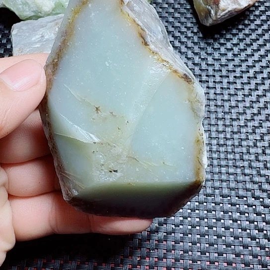 用***@和田玉（糖玉）未镶嵌珠宝半成品