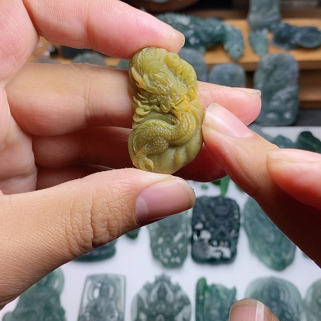 定制翡翠未镶嵌龙牌