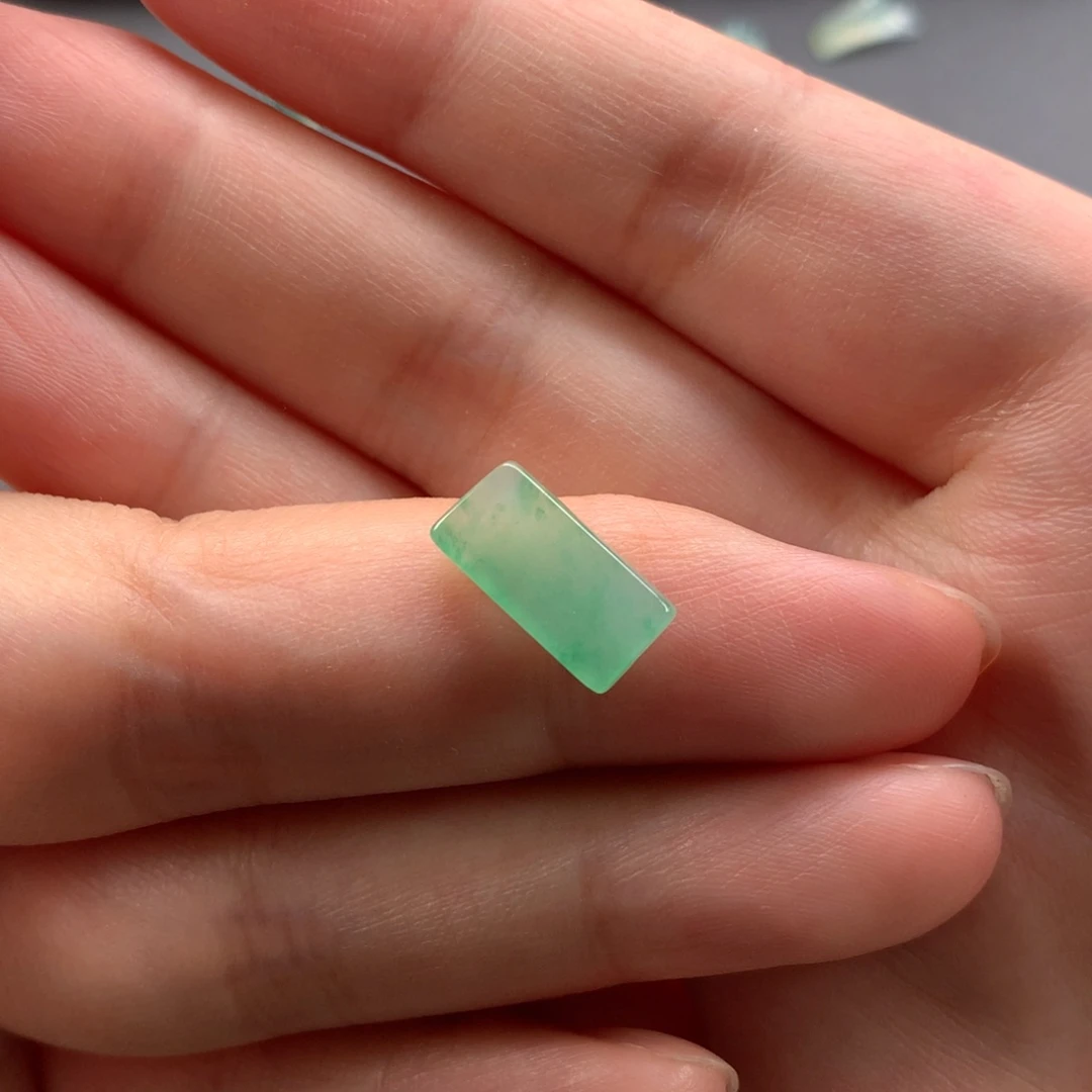 颈饰未镶嵌翡翠牌子