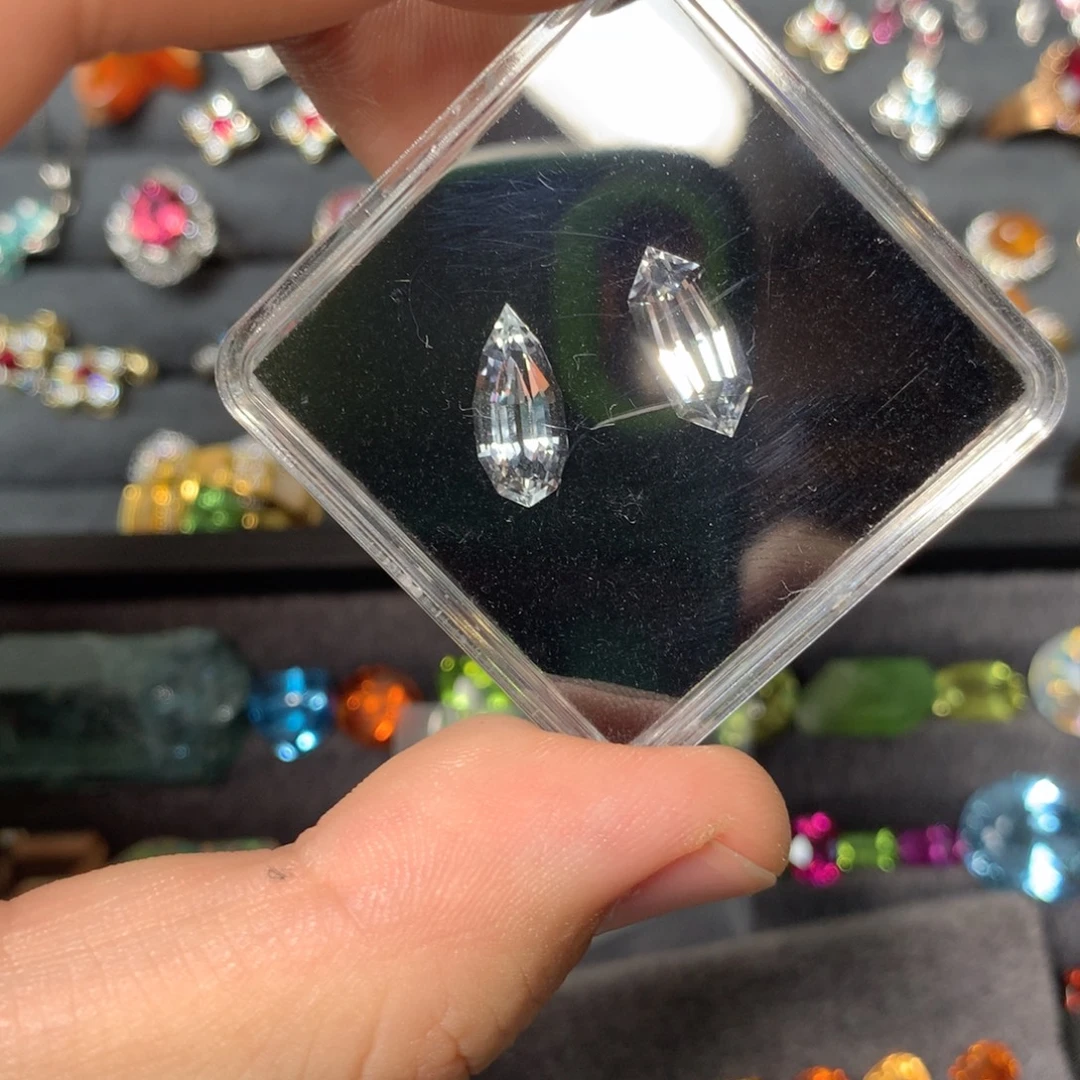 布***宝托帕石裸石精切托帕