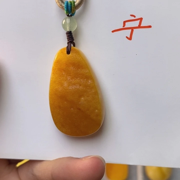 未镶嵌琥珀珠宝奇石