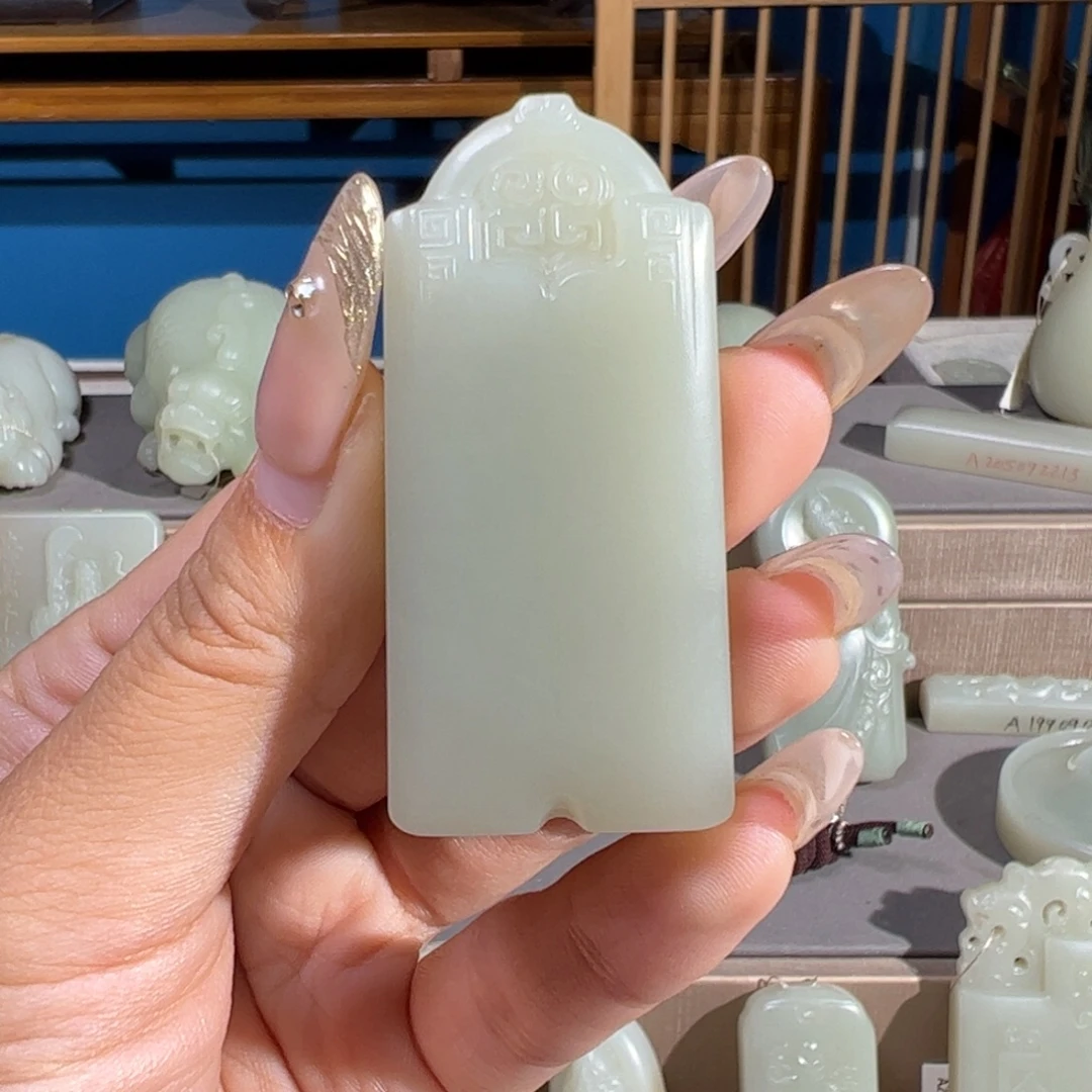 颈饰未镶嵌和田玉（糖玉）